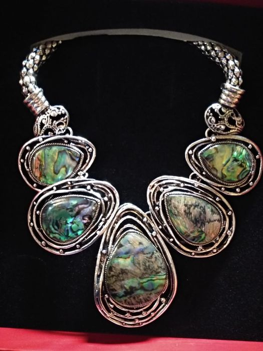 Новое колье из натурального гелиотиса и агата в подарочной упаковке