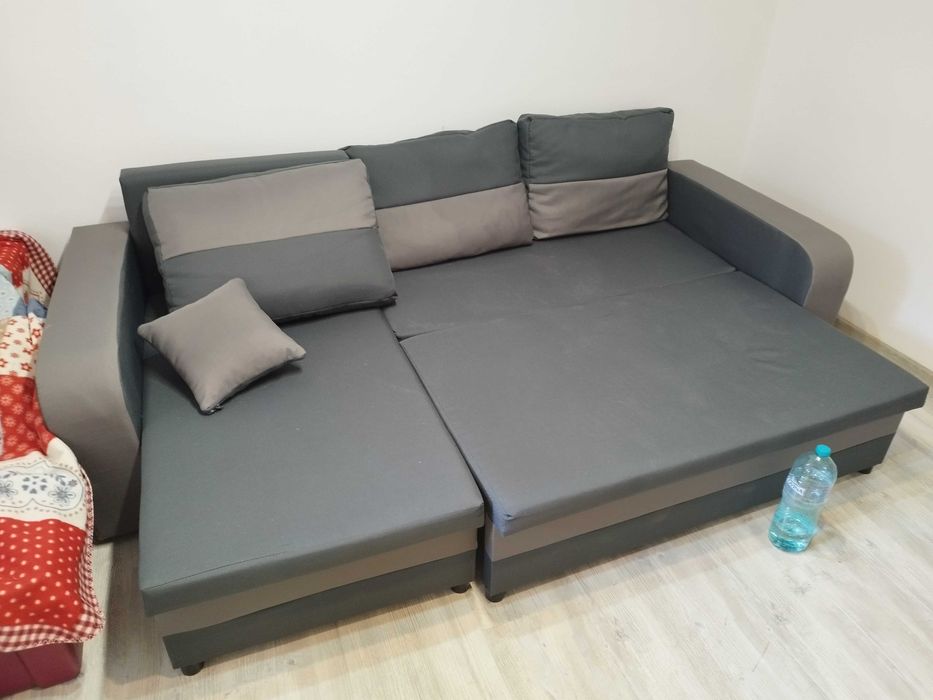 Vand canapea in forma de L