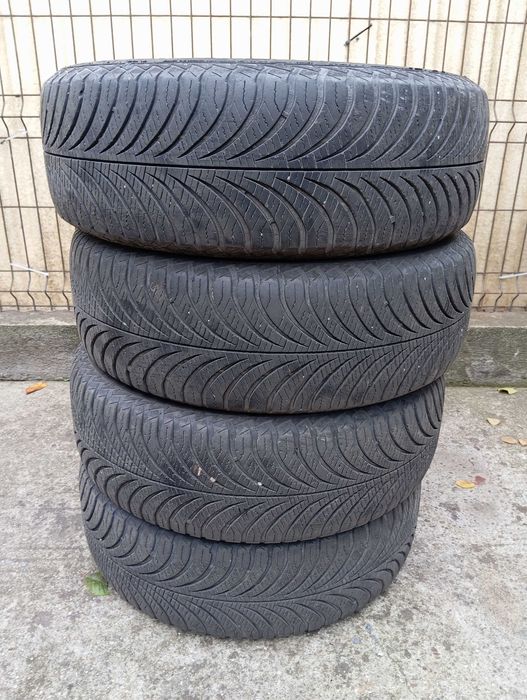 Vand 4 anvelope all seasons Goodyear 195/65 R15, 200 lei toate