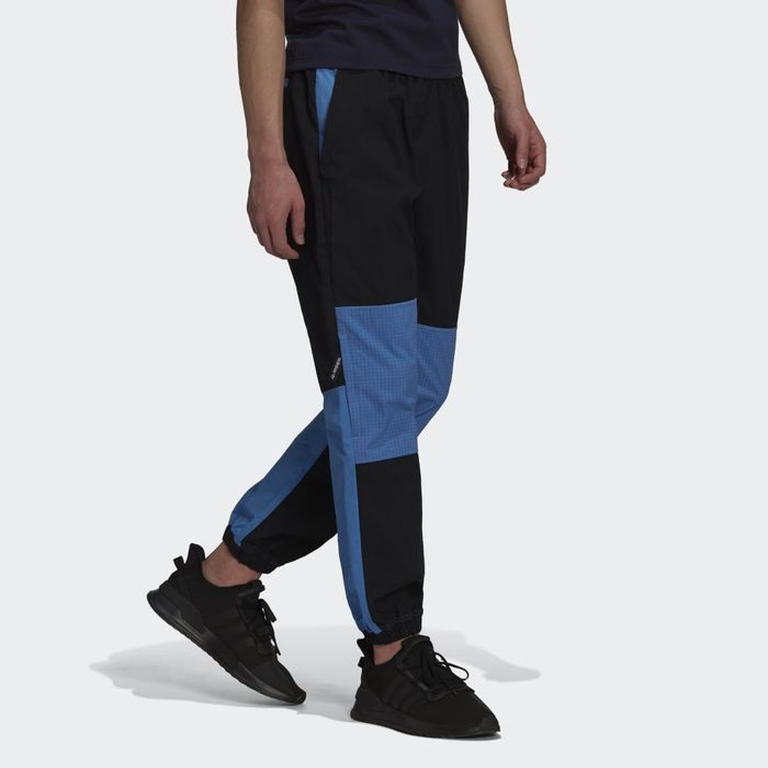 Vand pantaloni Adidas Adventure Joggers din fas