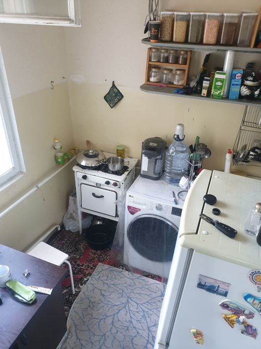 Срочно продаю 1 комнатную с балконом Афруз перекресток