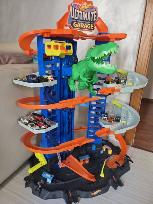 Hot Wheels CITY МЕГА Гараж с Т-РЕКС