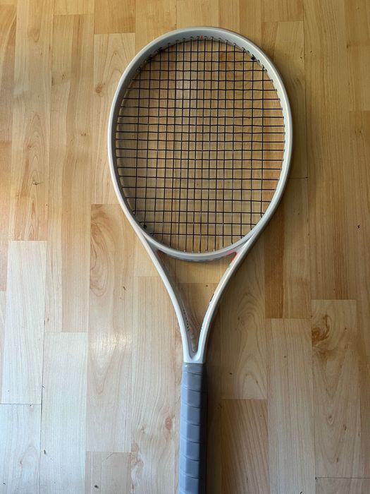 Wilson Shift 99L тенис ракета.