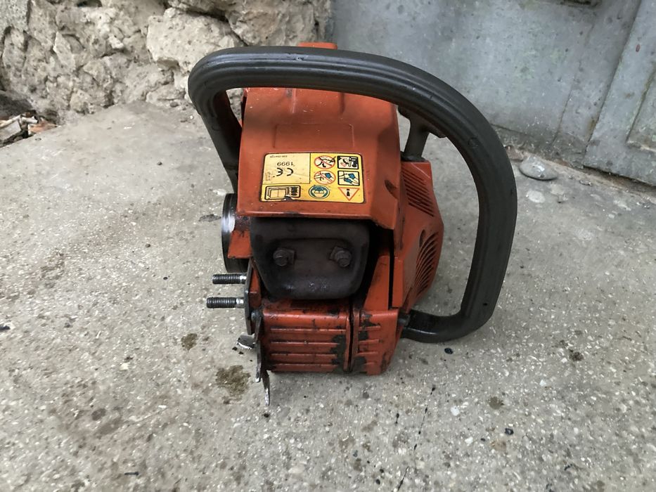 Drujba Husqvarna 136 incompleta dar cu Motor Functional