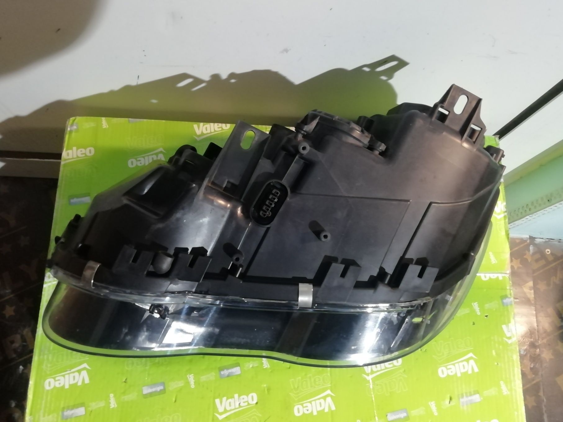 Фар Фарове за БМВ 7 Е65 / BMW 7 E65 Bi-Xenon.