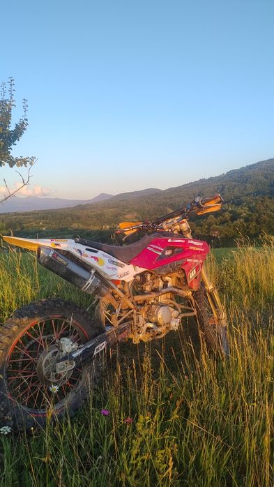 Vând cross 250 Husqvarna