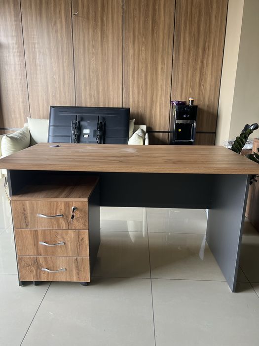 Продается офисные столы подходит для офисной работы