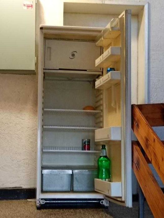 Продавам употребяван, изправен хладилник с фризер Profilo 1300P