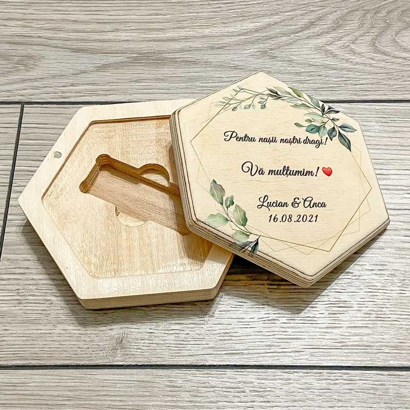 Cutie din lemn hexagonală pentru stick usb