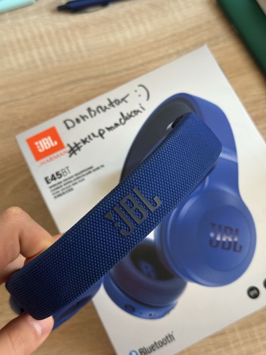 JBL E45BT слушалки + подарък