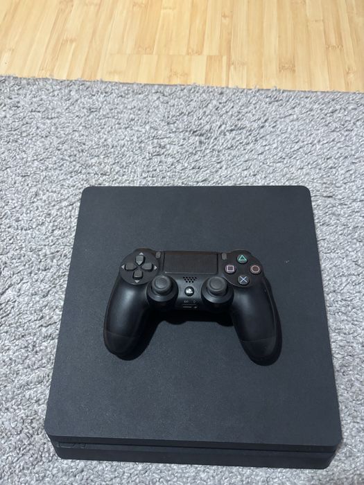 Playstation 4 с 5 игри подарък