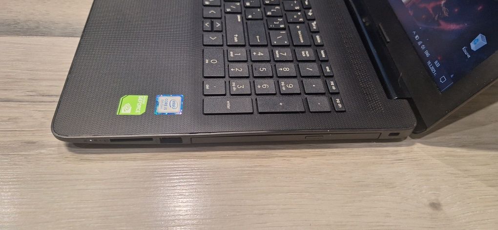 Hp 15da-i5 8250u/8гб/256гб м.2+1TB/MX110