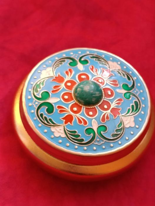 Шкатулки , пудреница с камнем СССР