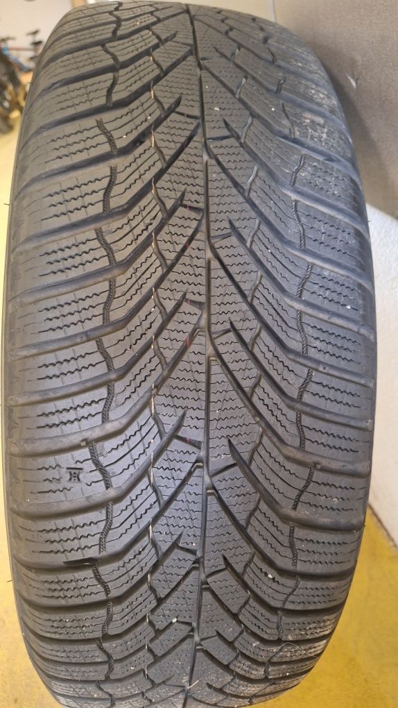 235 60 18 Kumho winter craft wp52