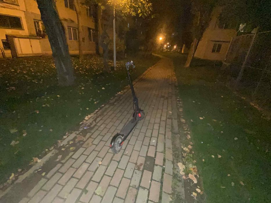 Vând trotineta electrica JRH.Viteza maxima de 35 kmh,autonomie de 25km