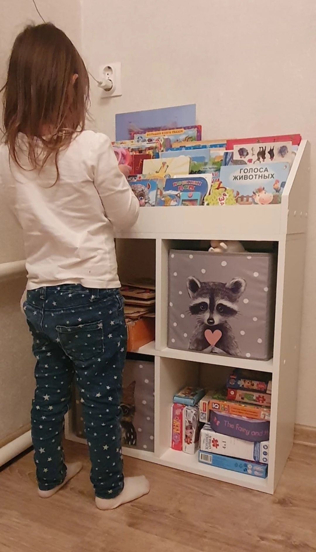 Стеллаж для игрушек и книг детской