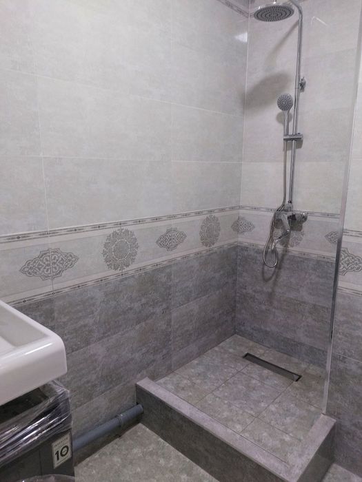 Gulobotda yengi qurilgan navastroka 2 xona 6 etaj