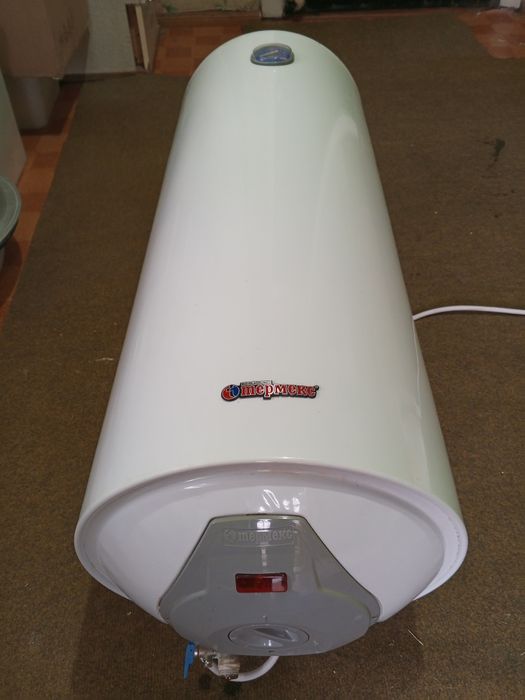 Продам бойлер на 70 литров.