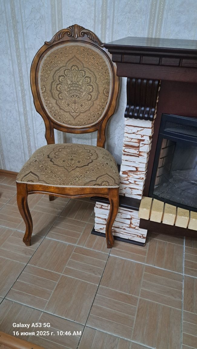 Продам два красивых стула .