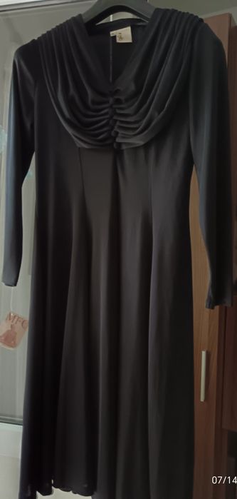 Vând rochie neagră
