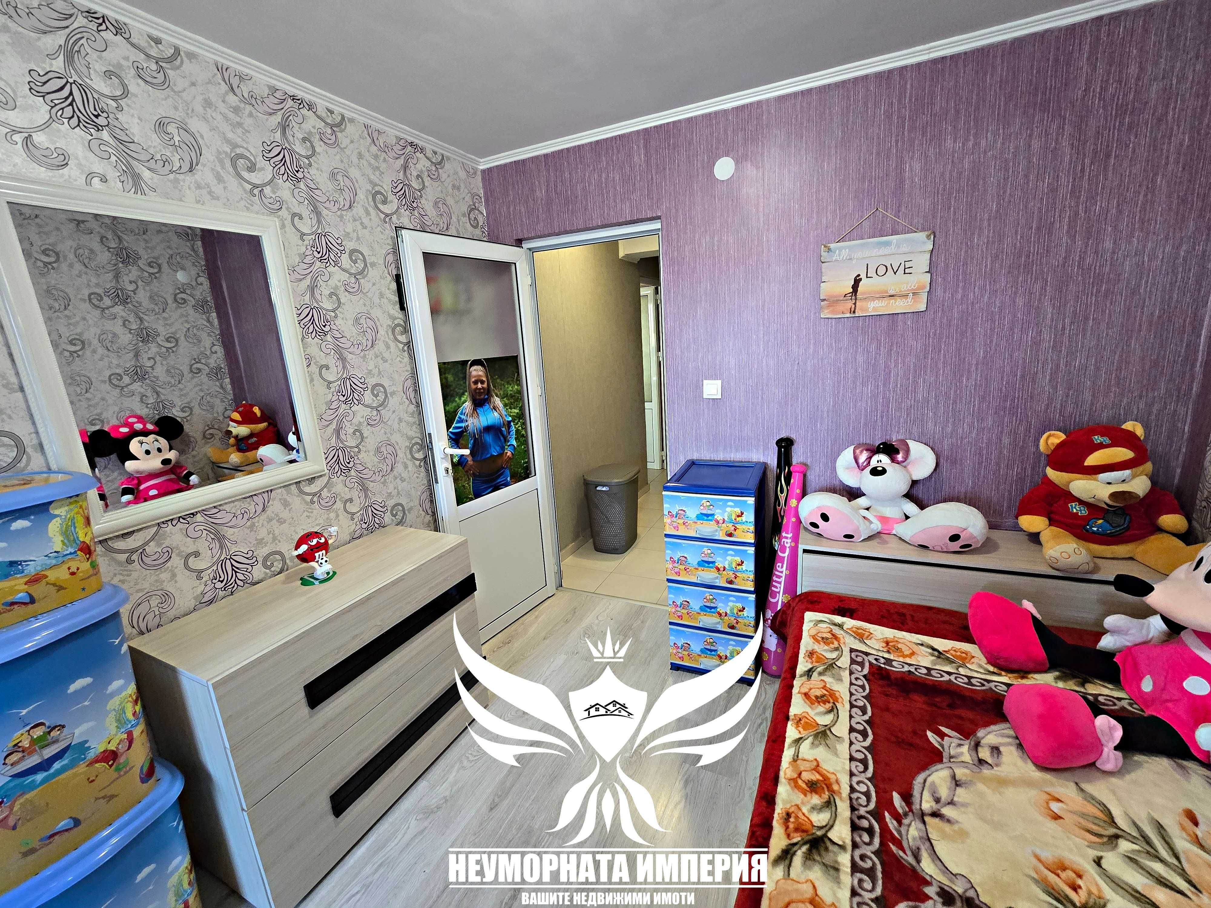 Продавам тристаен апартамент 115кв.м. 4ет. в гр.Асеновград до Пазара