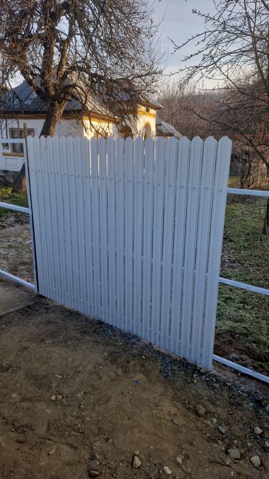 Executăm garduri și porți împrejmuiri terenuri