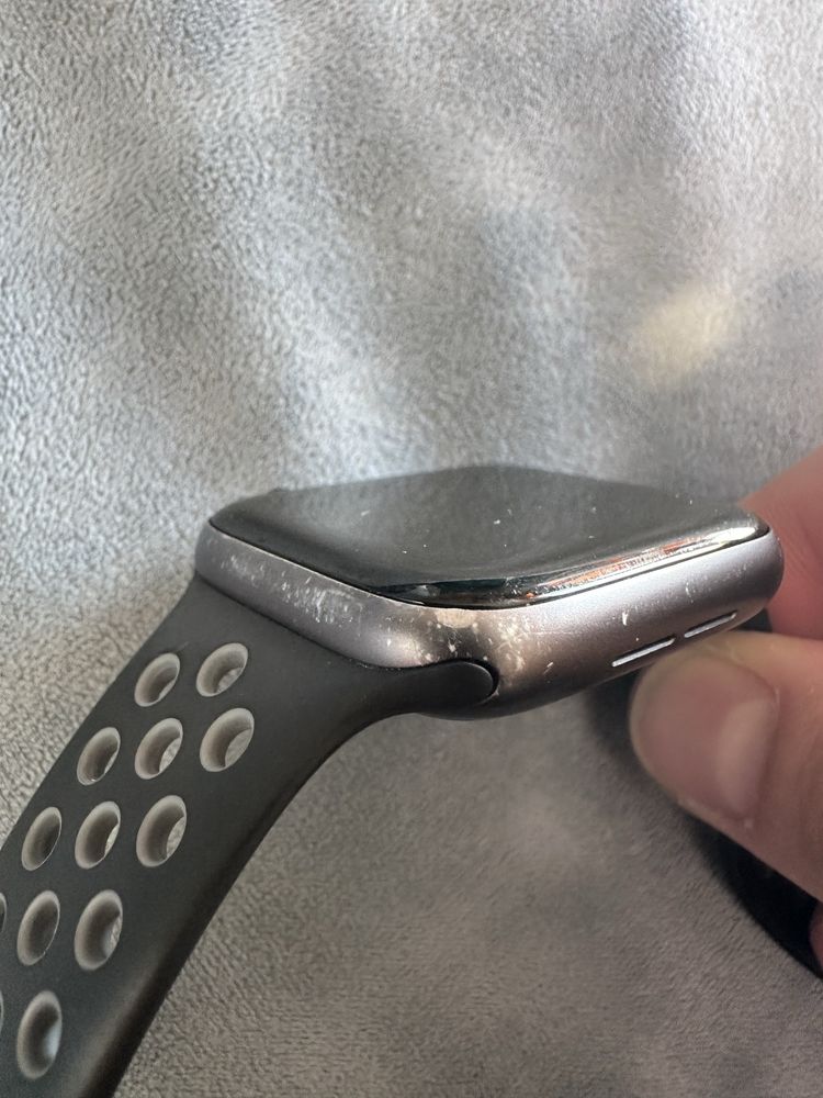 Vand Apple  iWatch 44 Nike edition 5th gen