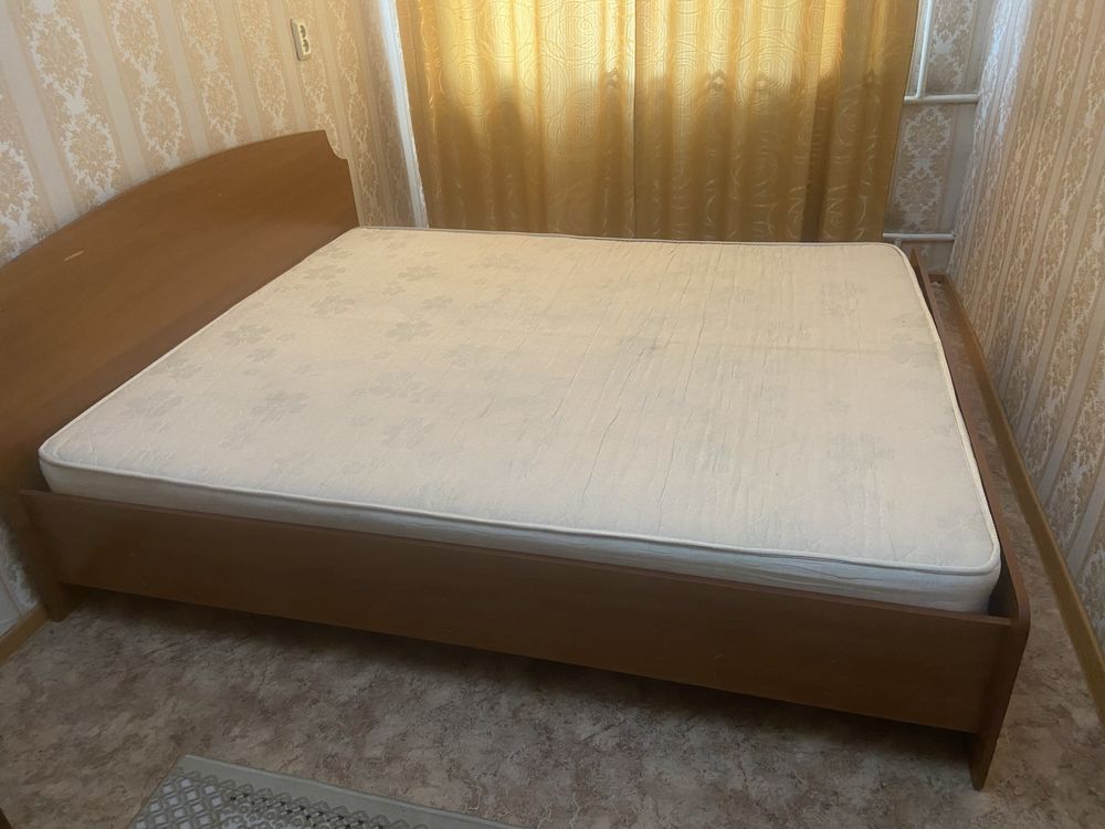 Продам 2х спальную кровать