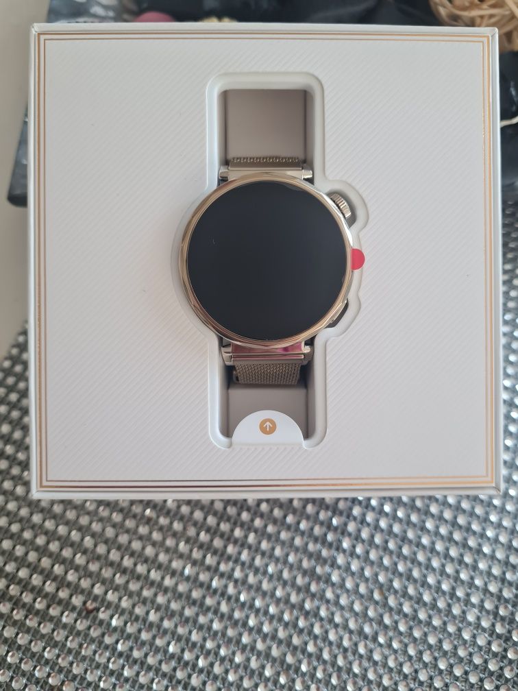 Huawei Watch GT 5 41 mm Gold - 350 лв.