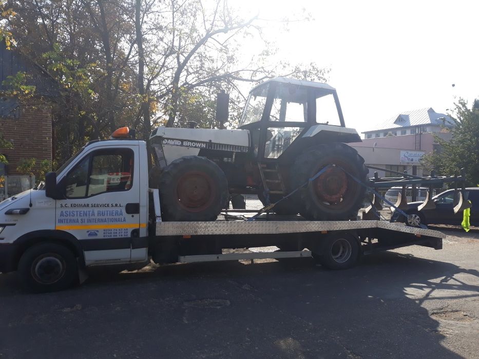 Tractari auto Roman.Tractoare ,Platforma hidraulica.Servicii macara