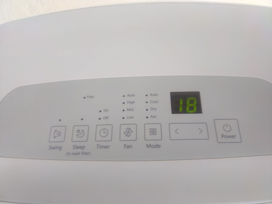 Мобилен климатик COMFEE 9000BTU 1015w
за охлаждане и 
7000