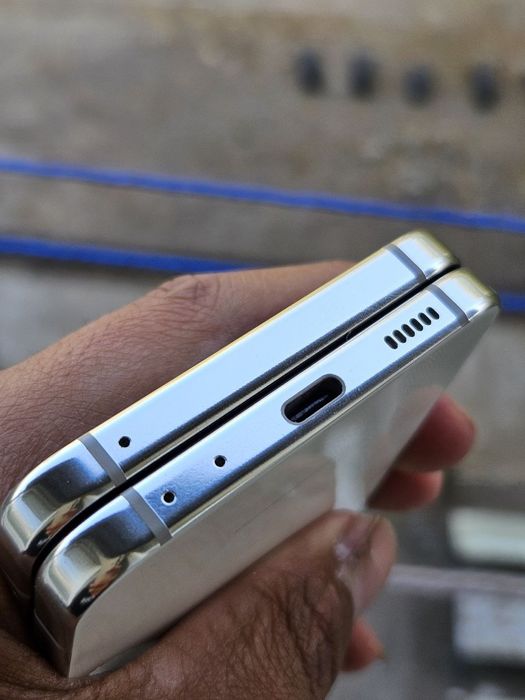 Samsung flip 5   256gb