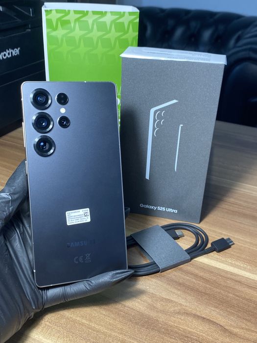 Samsung Galaxy s25 ultra • 512 GB • Titanium Black