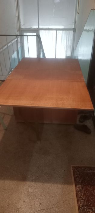 Masă extensibilă cu 6 scaune pliabile