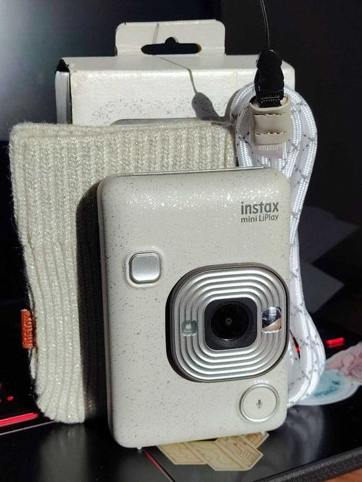 Фотоаппарат FUJIFILM INSTAX MINI LIPLAY (Elegant Black / Stone White)