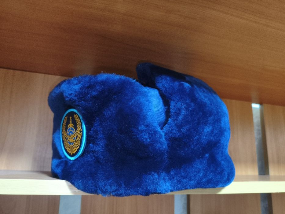 Шапка новая. Комуфляж б/у.