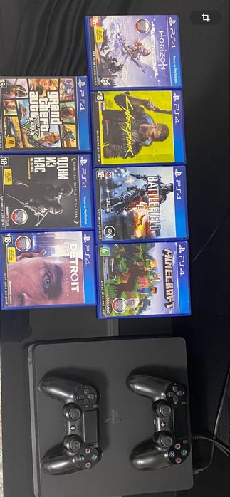 Продаю ps4 в хорошем состоянии с 2 джойстиками 7 дисков+hdmi кабель