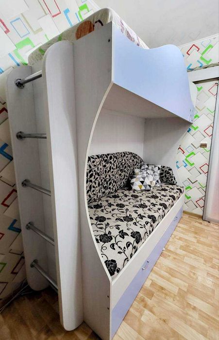 Продам двухъярусную кровать