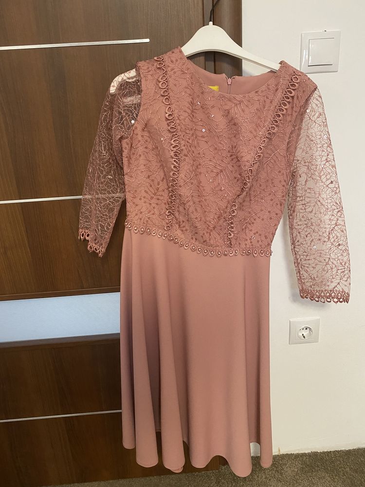 Rochie elegantă roz cu paiete