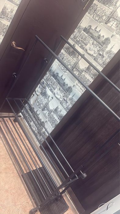 Вешалка на колесах