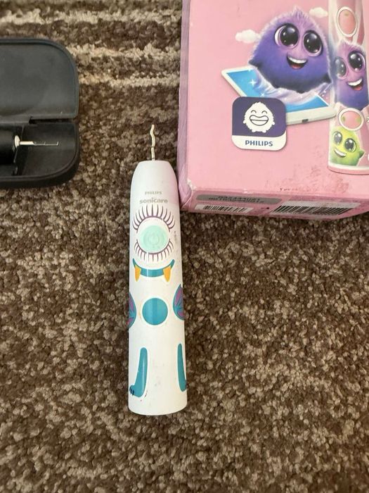 Електрическа  четки за зъби Philips sonicare+UVлампа/зарядно/глави