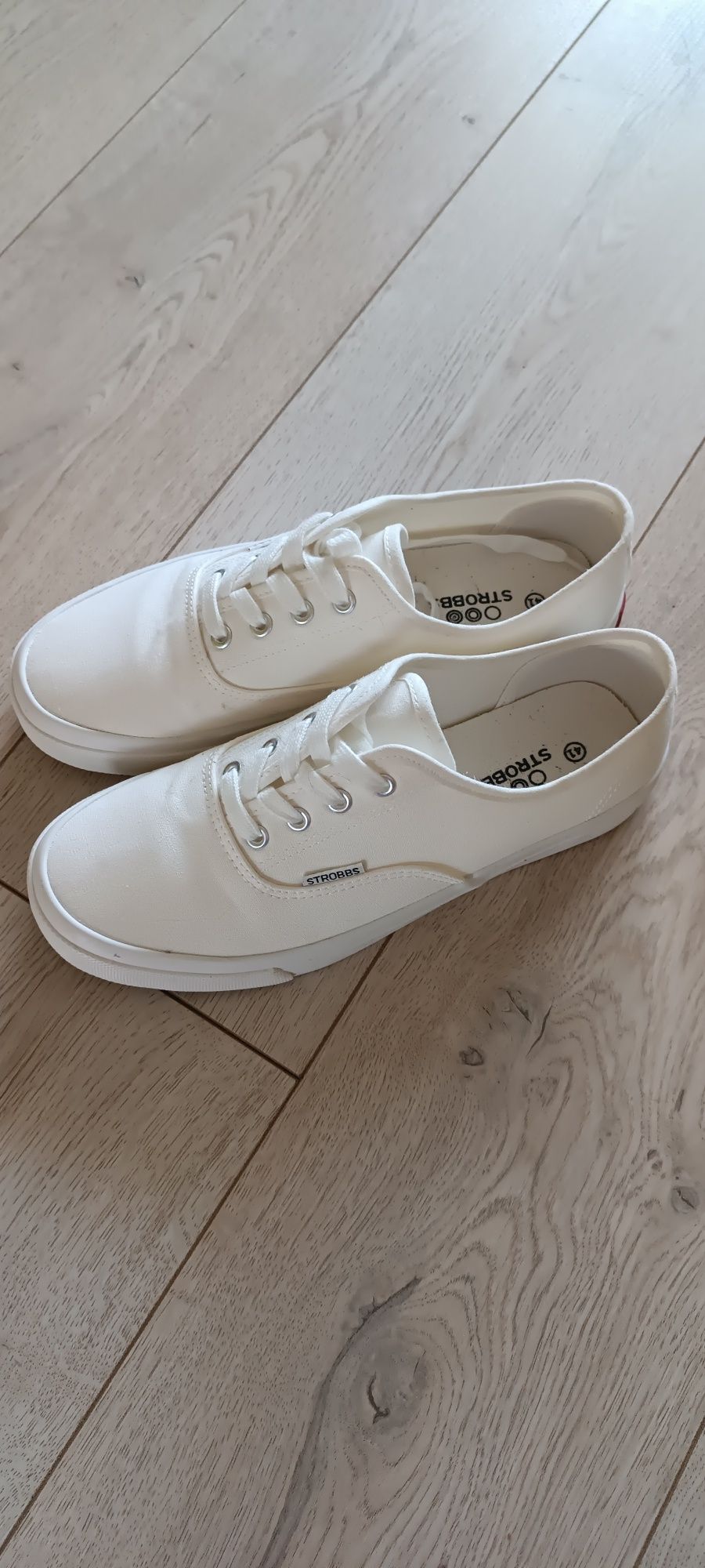 Продам кеды Strobbs
