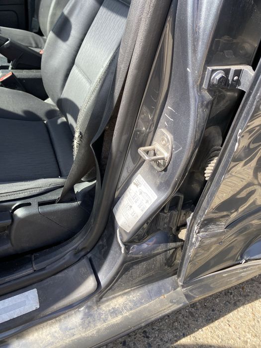Vand a4 b7 pentru dezmembrari. Masina functioneaza