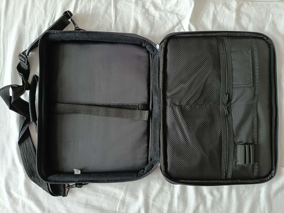 Geanta laptop impecabila