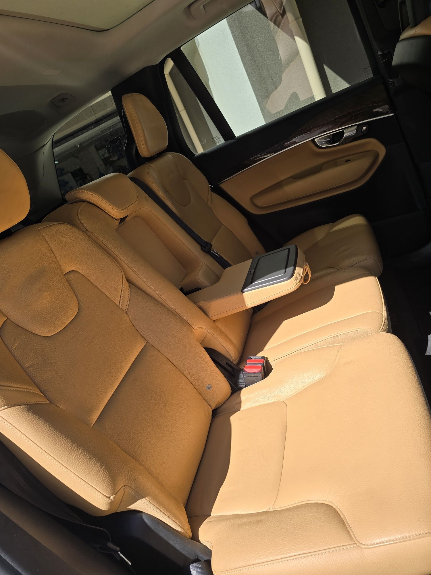 Volvo     XC    90