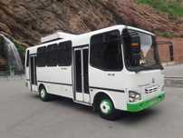 Isuzu avtobus.            .