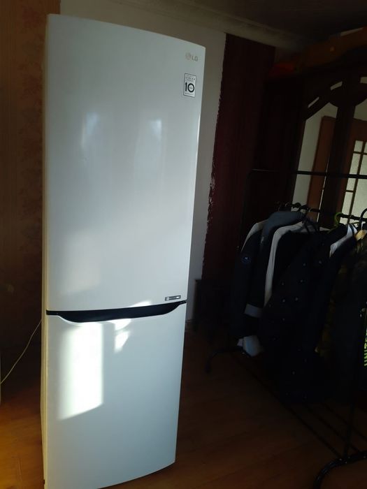 Продам двухкамерный холодильник