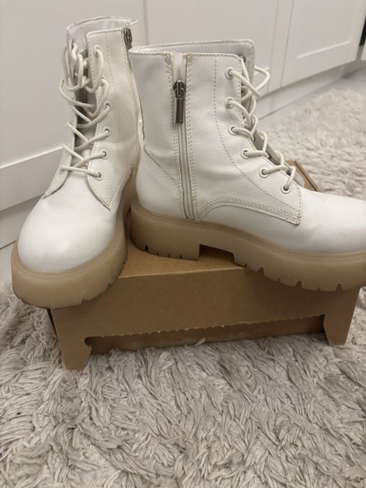 Боти различни модели Zara, Timberland, Bershka
