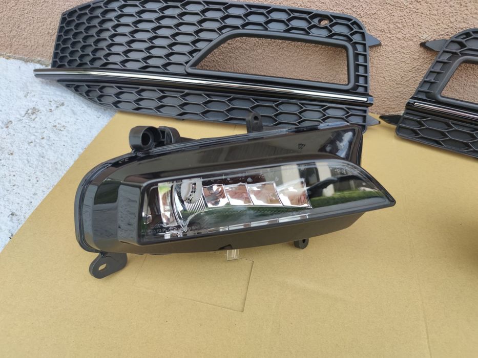 Proiector ceata grila Audi A4 B8 facelift S-line 2012-2015