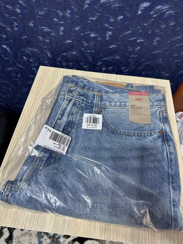 Джинсы Levi's men's 550 relaxed fit.